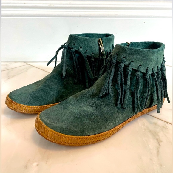 Ugg Australia green suede leather fringe moccasin flat ankle booties size 7 EUC - Picture 1 of 9